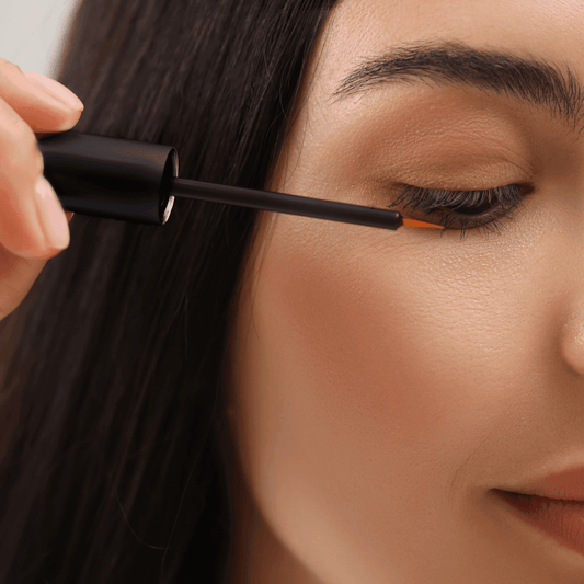 Finally: An Eyelash Serum That Works (Naturally) - Claribelskincare.com